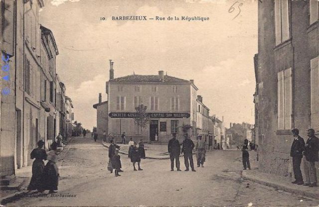 Barbezieux Rue de la republique 2.jpg